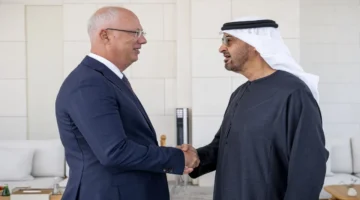 تعاون استراتيجي.. رئيس الدولة يبحث مع مبعوث روسيا تعزيز العمل المشترك في الإمارات